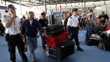 Over 5,000 Algerian immigrants forcibly deported from France every year