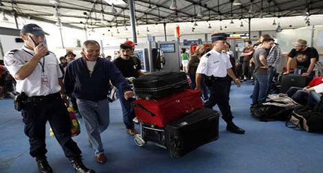 Laddh: 5 000 Algériens expulsés arbitrairement de France par an