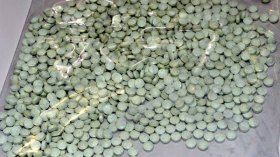 عصابة تهرّب 600 قرص “اكستازي” داخل محرك سيارة بالعاصمة