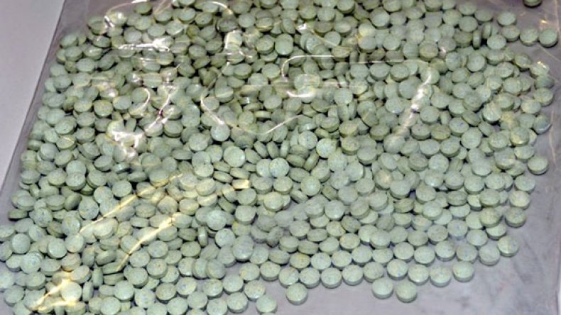 عصابة تهرّب 600 قرص “اكستازي” داخل محرك سيارة بالعاصمة