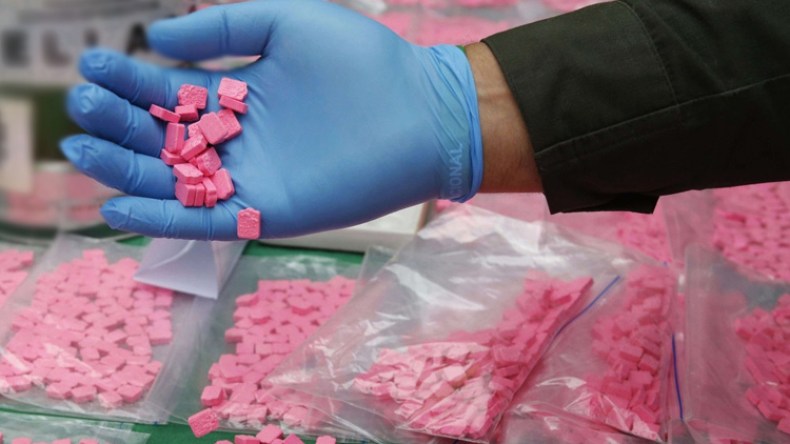 مدرب “كونغفو” ضمن عصابة للمتاجرة بأقراص “الاكستازي”