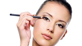 حلول للحفاظ على قلم الكحل طويلا