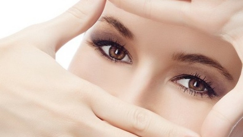حافظي على جمال عينيك بهذه الخطوات؟!