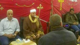 “شيخ” أزهري يقرأ القرآن على روح قبطي متوف في مصر