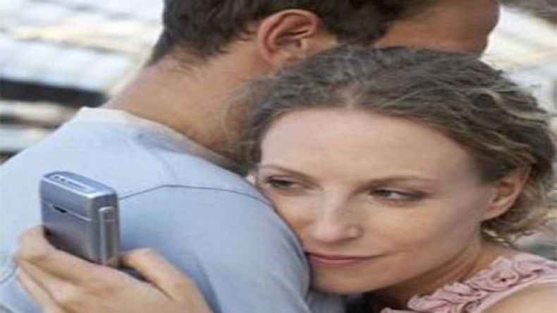 تخون زوجها مع صديقه الغني هروبا من الفقر