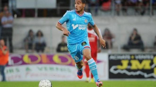 بِالفيديو: طرد الجزائري “عماري” في البطولة السعودية