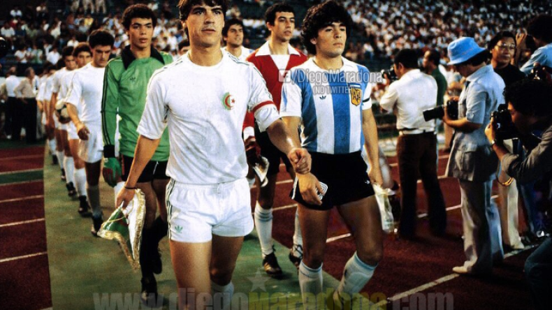 مارادونا يعيد مباراته ضد صغار “الخضر” في مونديال 79 إلى الواجهة