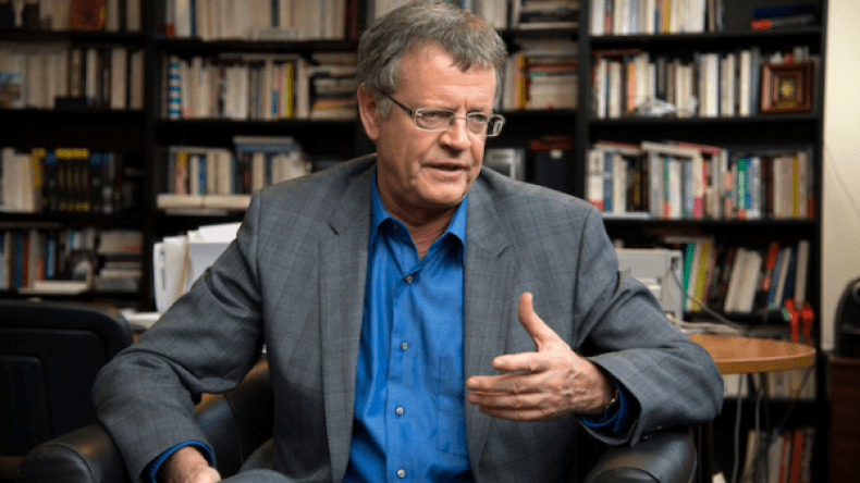 خبير فرنسي: قطر استثمرت رياضيًا تحييدًا لِأطماع السعودية