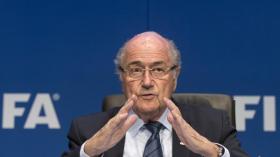 بلاتر يتراجع ويفكّر في البقاء.. هل يلجأ “الأف بي آي” إلى معالجته بـ “الكيّ”؟!