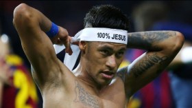 ماذا لو عصّب نيمار رأسه بشريط عليه كلمة “الله أكبر”؟!