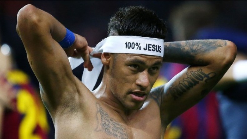 ماذا لو عصّب نيمار رأسه بشريط عليه كلمة “الله أكبر”؟!