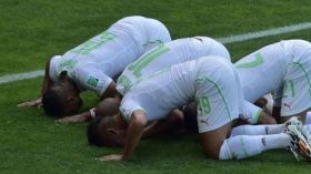 “محاربو الصحراء” ونجوم الكرة يهنّئون الجزائريين وأمّة الإسلام