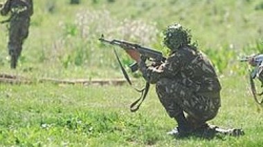 30 year civilian injured in a roadside bomb east of Algiers