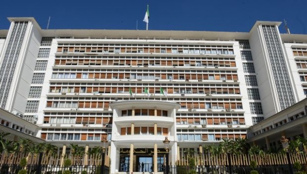 passeport, permis,carte nationale:Le certificat de résidence n'est plus exigé aux mineurs