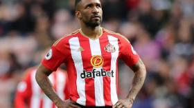 لاعب إنجليزي يدعو الرياضيين إلى تجنّب أكل اللحم!