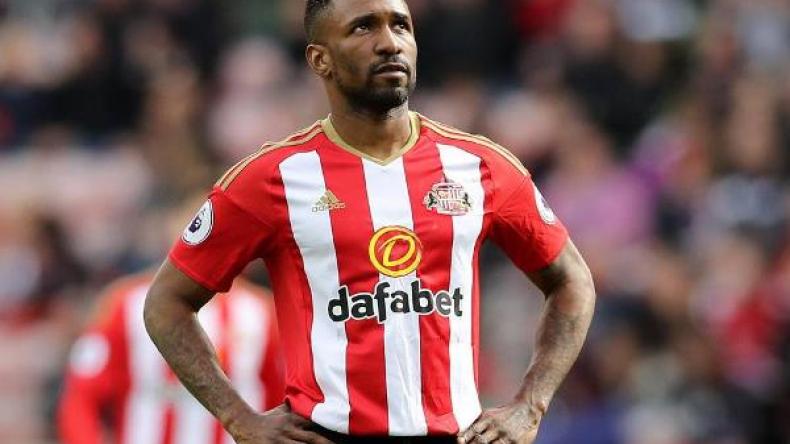 لاعب إنجليزي يدعو الرياضيين إلى تجنّب أكل اللحم!