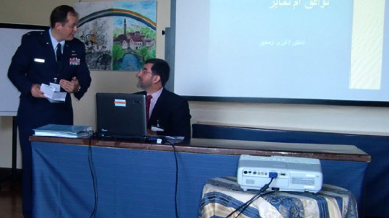 الدكتور فوزي أوصديق يحاضر لقوات الحلف الاطلسي وقيادات عسكرية عربية