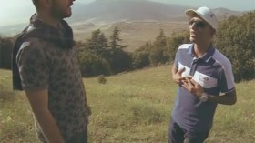 فادي طلبي يشدو وسط جبال الأوراس “يا مولانا”