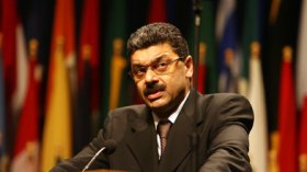 رئيس الحكومة يأمر فرنس بنك باحترام القوانين الجزائرية