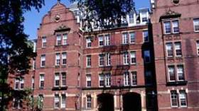 تكفل تام بالطالب، أجرة شهرية، تذكرة سفر مجانية وتأمين صحي