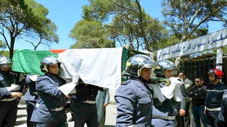 تشييع جنازة الشيخ بوعمران بمقبرة سيدي فرج