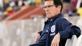 كابيلو يستلم أول قرص مضغوط يحتوي على مباريات المنتخب الوطني