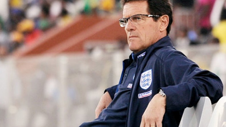 كابيلو يستلم أول قرص مضغوط يحتوي على مباريات المنتخب الوطني