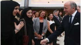 إماراتية ترفض مصافحة فابيوس