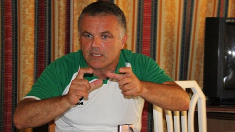 نادي بيسكارا الإيطالي يتصل بالمدرب فابرو