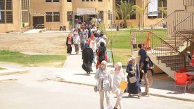 طلبة يفترشون الشارع وإقامات جامعية في “سبات”