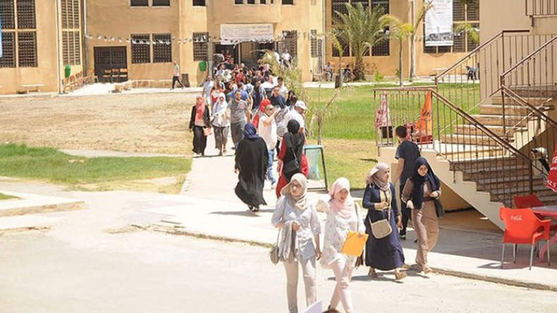 أساتذة وطلبة يرحبون بقرار تأجيل الدخول الجامعي