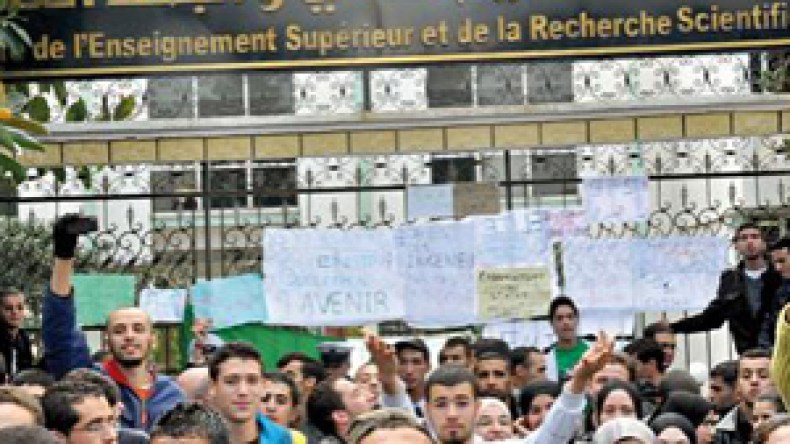 الطلبة يُلوحون بالإضراب مجددا