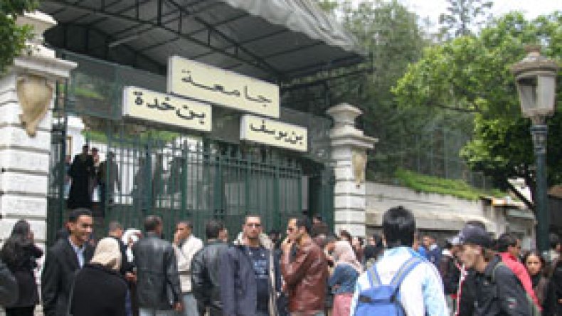 مسؤولون وبرلمانيون يزاحمون الطلبة في مسابقة “الماجستير”