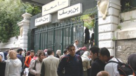 عمال جامعة الجزائر يحتجّون والطلبة يبحثون عن هوية لوثائقهم