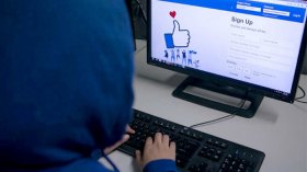 توقيف شاب قرصن حساب فتاة على الإنترنت