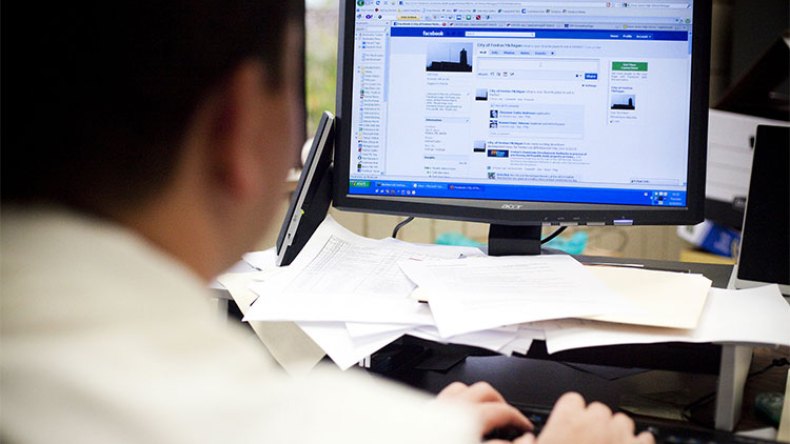 موظفان بـ”سونلغاز” متهمان بنشر أسرار مهنية على “فايسبوك”