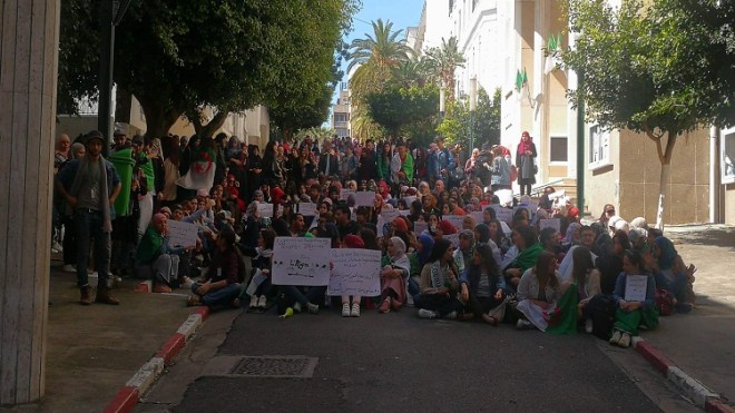 طلبة الجامعات يواصلون الحراك