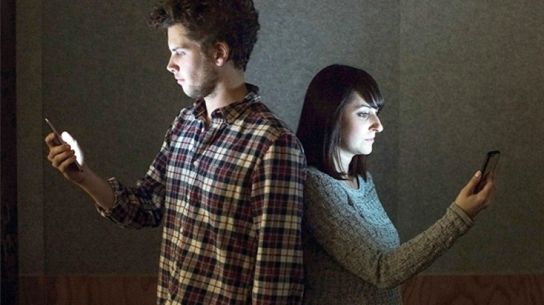 “الفايس بوك” يجر الجزائريين إلى الكفر بالله