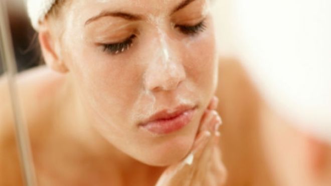 هكذا تتخلصين من تقشر البشرة في فصل الشتاء؟!