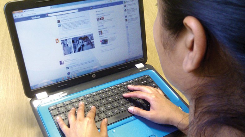 الفايسبوك يجر أصدقاء افتراضيين إلى أروقة المحاكم