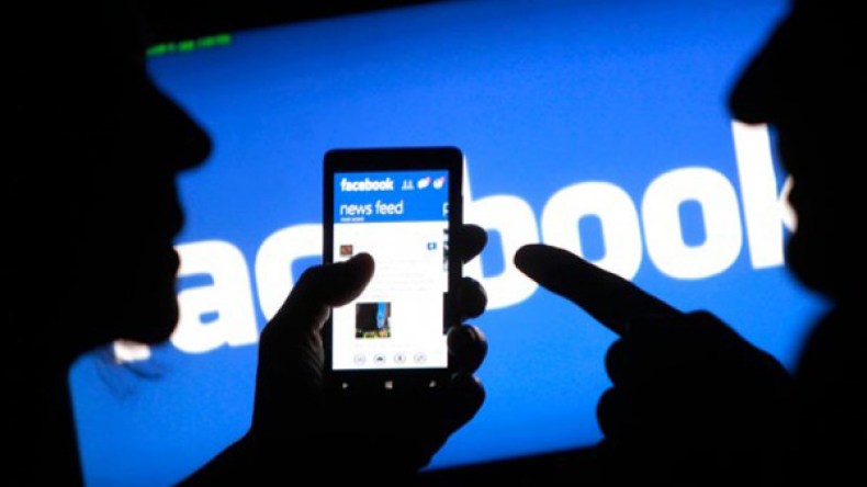 الفايسبوك‮.. ‬أوله حب واشتياق وآخره محاكم وطلاق