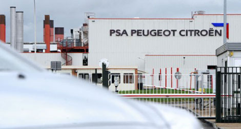 La France prend de plein fouet la suppression de 8.000 emplois par PSA