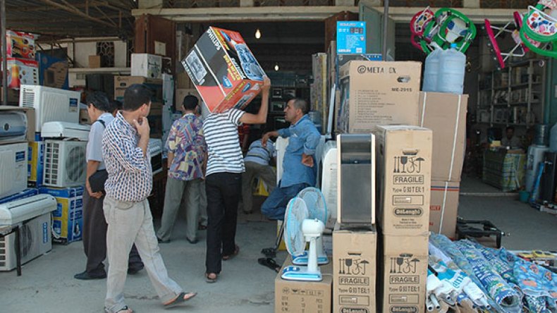 تجار ينافسون البنوك في طرح عروض القروض الاستهلاكية