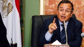 فهمي يتهم واشنطن بالاحتفاظ بطائرات آباتشي أرسلتها مصر للصيانة