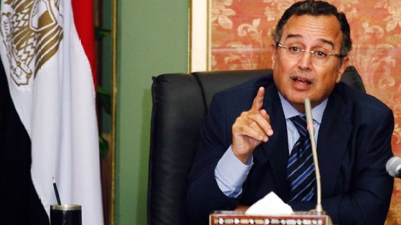 فهمي يتهم واشنطن بالاحتفاظ بطائرات آباتشي أرسلتها مصر للصيانة