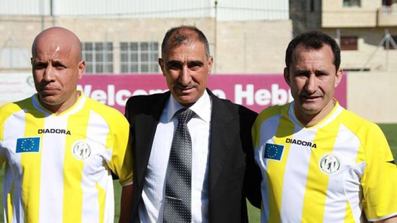 أدعو روراوة إلى تنظيم مباراة بين الجزائر وفلسطين