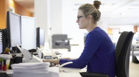 تخفيض سنّ تقاعد المرأة محلّ خلاف بين القانونيين