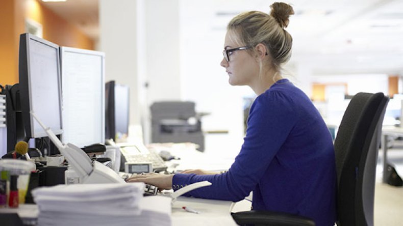 تخفيض سنّ تقاعد المرأة محلّ خلاف بين القانونيين