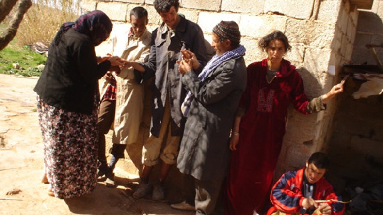 إطار  بوزارة  الصحة  يشرد  عائلة  مدعيا  شراءه  للمسكن  من  معمر فرنسي