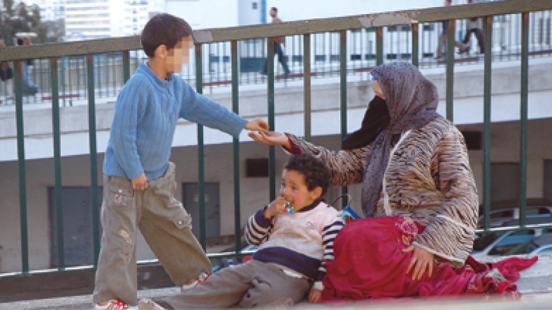 عشر سنوات سجنا وغرامة بـ 100 مليون للمتسولات بالأطفال